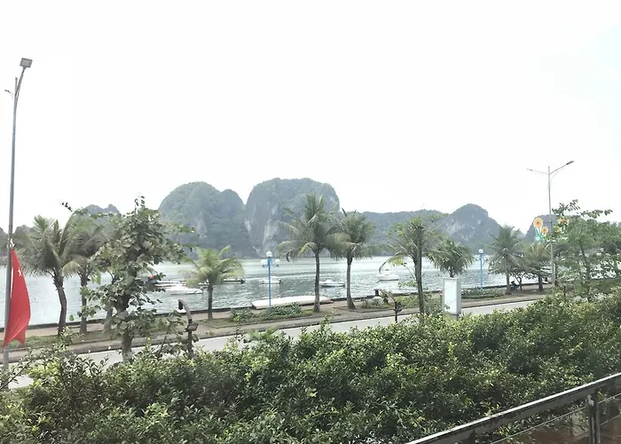 Cat Ba Fishing Village Bay House *