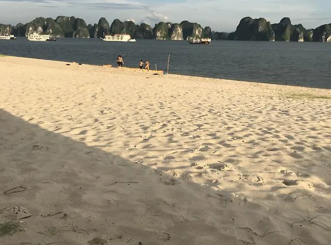 Cat Ba Fishing Village Bay House *