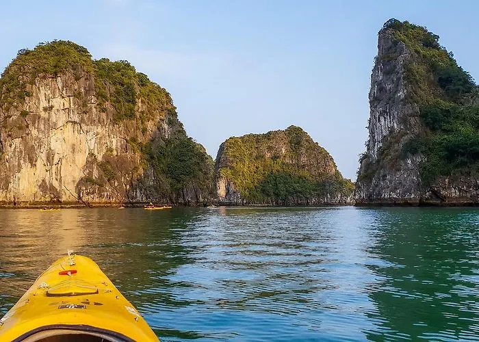 Cat Ba Fishing Village Bay House *