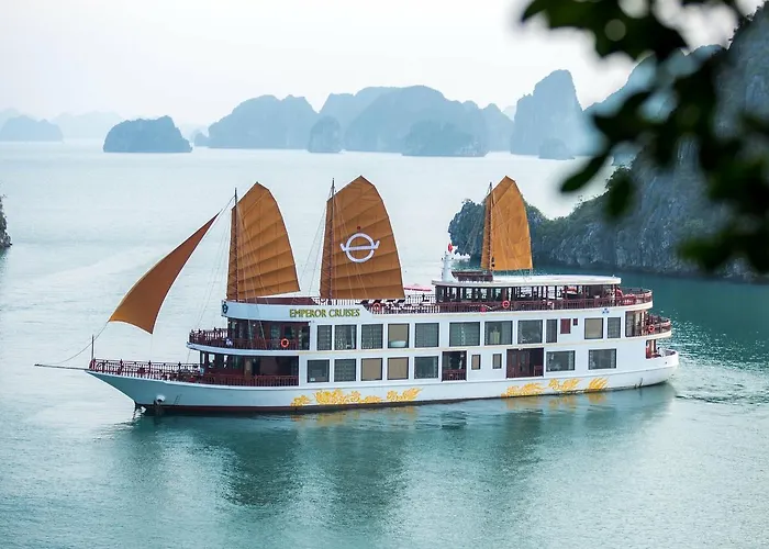 Cat Ba Fishing Village Bay House *