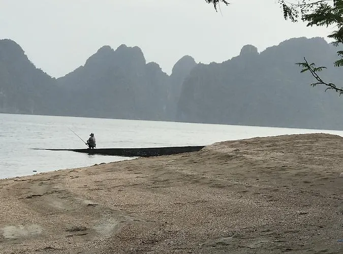 Cat Ba Fishing Village Bay House *