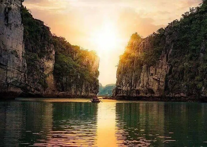 Cat Ba Fishing Village Bay House Ha Long