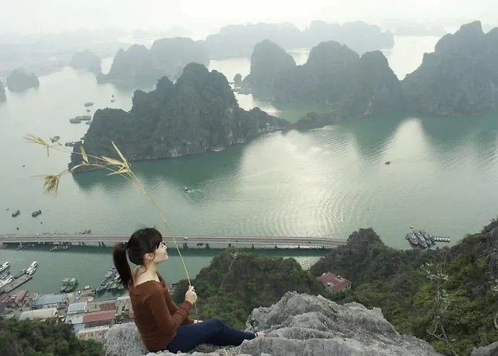 Cat Ba Fishing Village Bay House