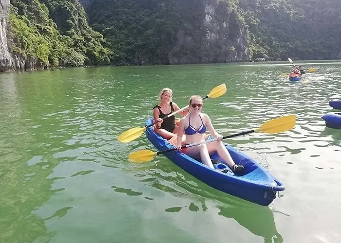 Cat Ba Fishing Village Bay House * Ha Long